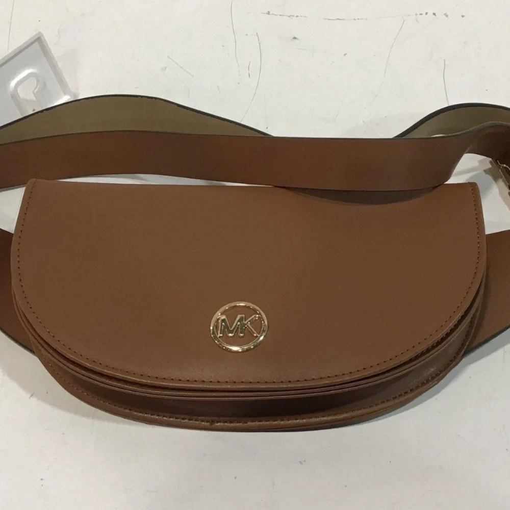 NEW!! Women’s Michael Kors Tan Leather Belt Bag with Gold Logo